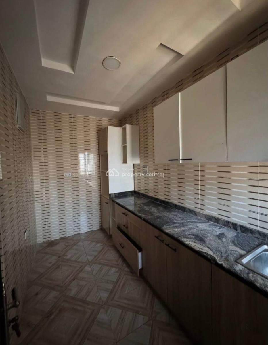 Well Maintained 2-bedroom Apartment (up), Ikate, Ikate, Lekki, Lagos, Flat / Apartment for Rent
