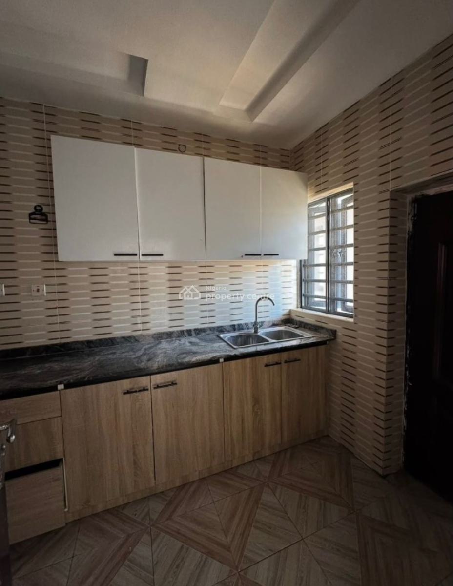 Well Maintained 2-bedroom Apartment (up), Ikate, Ikate, Lekki, Lagos, Flat / Apartment for Rent