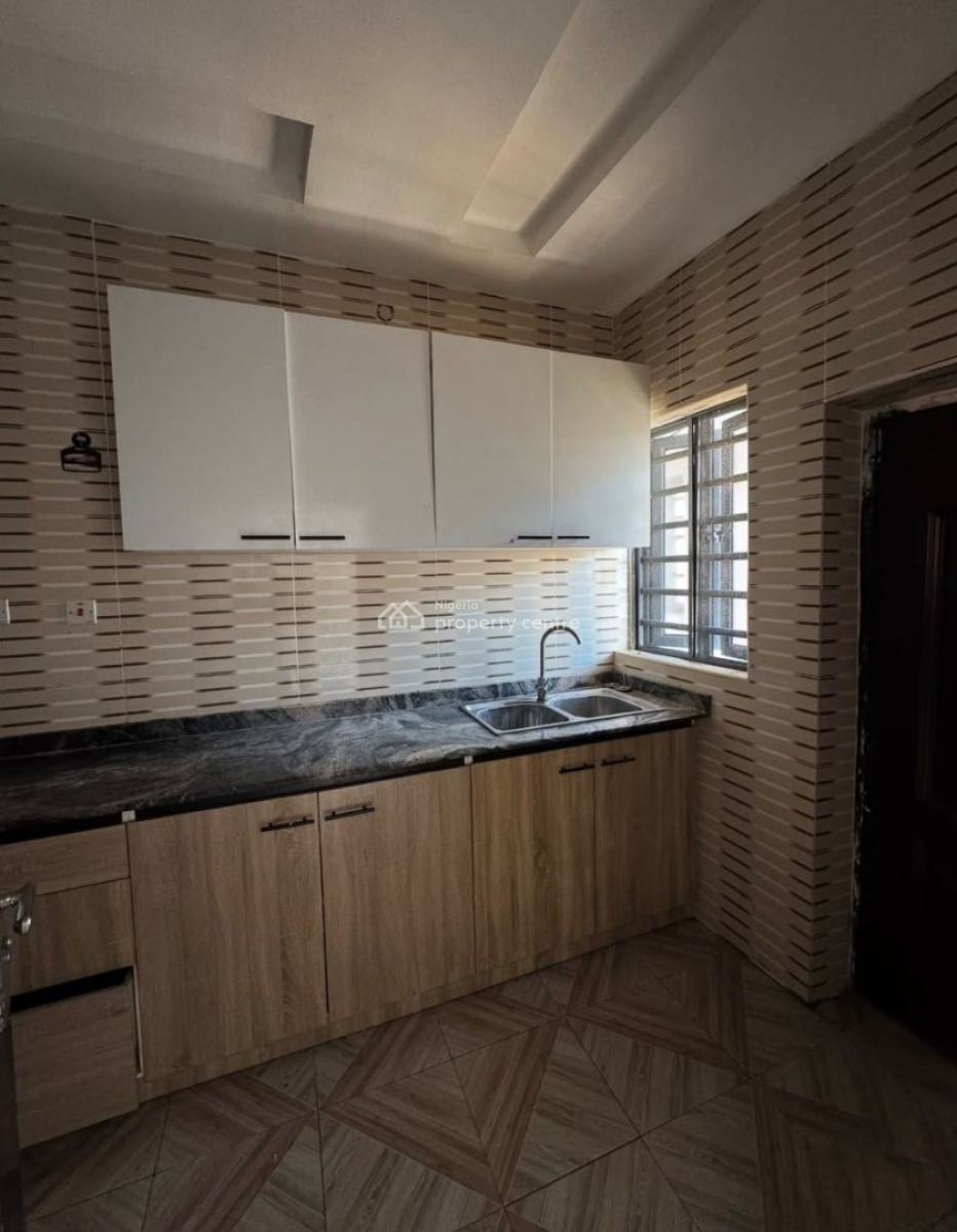 Well Maintained 2-bedroom Apartment (up), Ikate, Ikate, Lekki, Lagos, Flat / Apartment for Rent