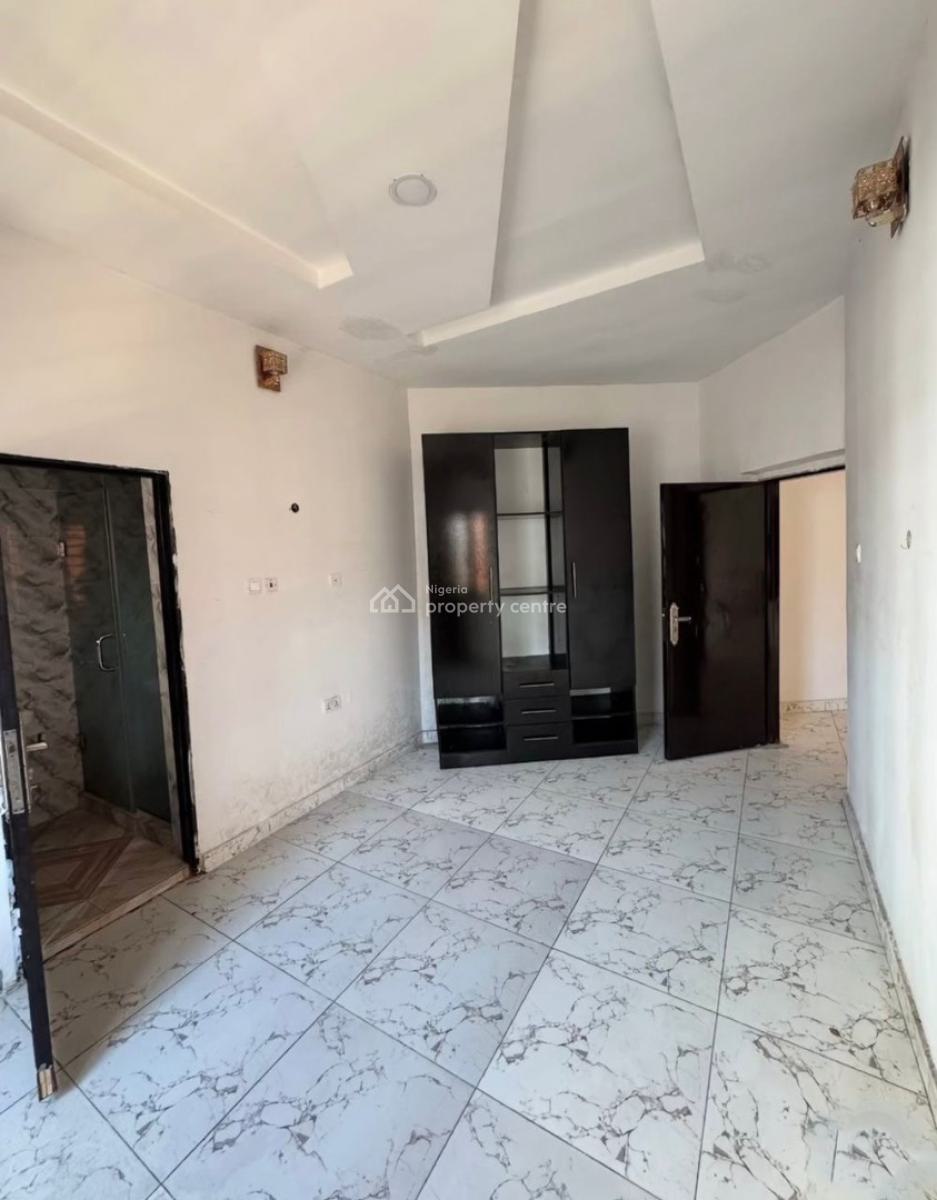 Well Maintained 2-bedroom Apartment (up), Ikate, Ikate, Lekki, Lagos, Flat / Apartment for Rent