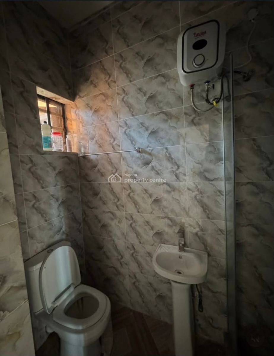 Well Maintained 2-bedroom Apartment (up), Ikate, Ikate, Lekki, Lagos, Flat / Apartment for Rent