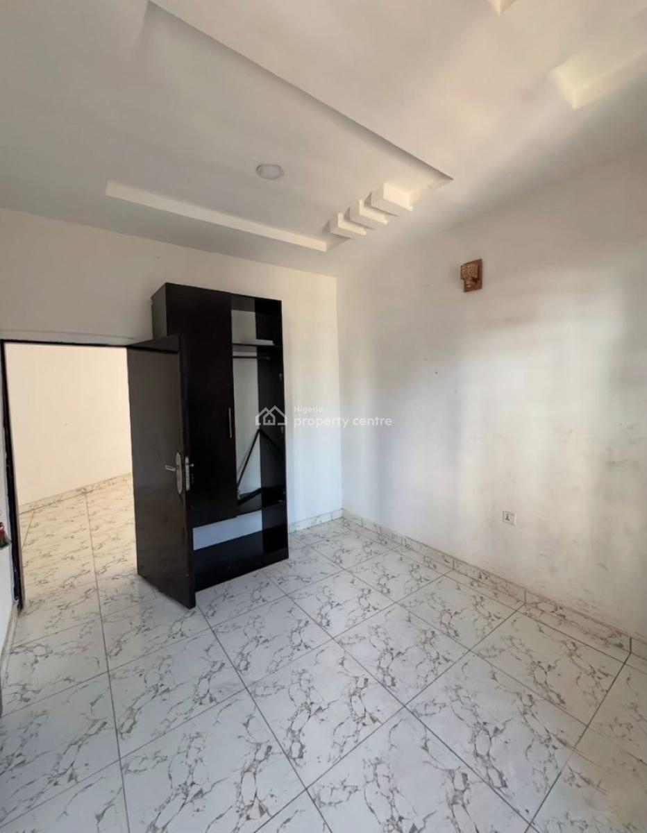 Well Maintained 2-bedroom Apartment (up), Ikate, Ikate, Lekki, Lagos, Flat / Apartment for Rent