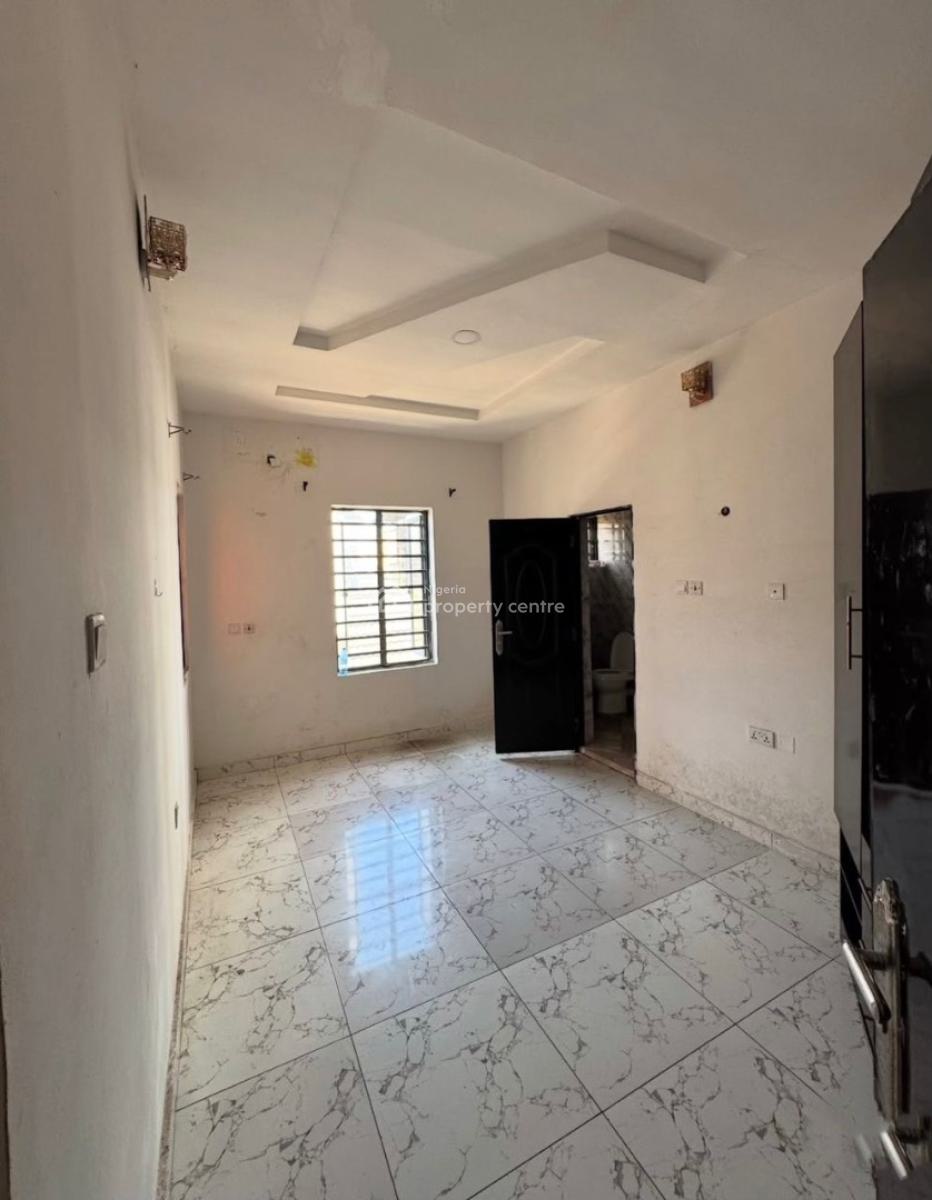 Well Maintained 2-bedroom Apartment (up), Ikate, Ikate, Lekki, Lagos, Flat / Apartment for Rent