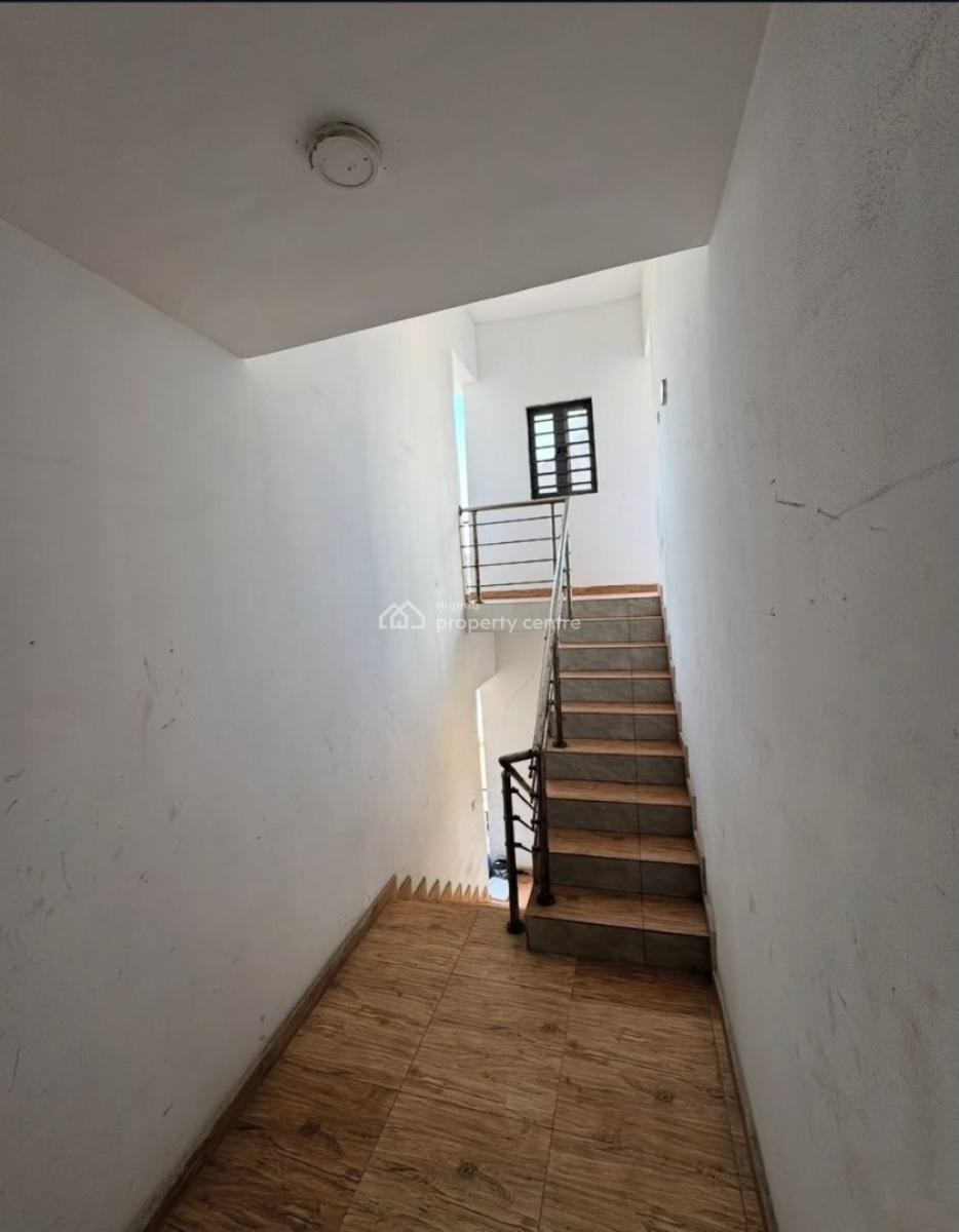 Well Maintained 2-bedroom Apartment (up), Ikate, Ikate, Lekki, Lagos, Flat / Apartment for Rent