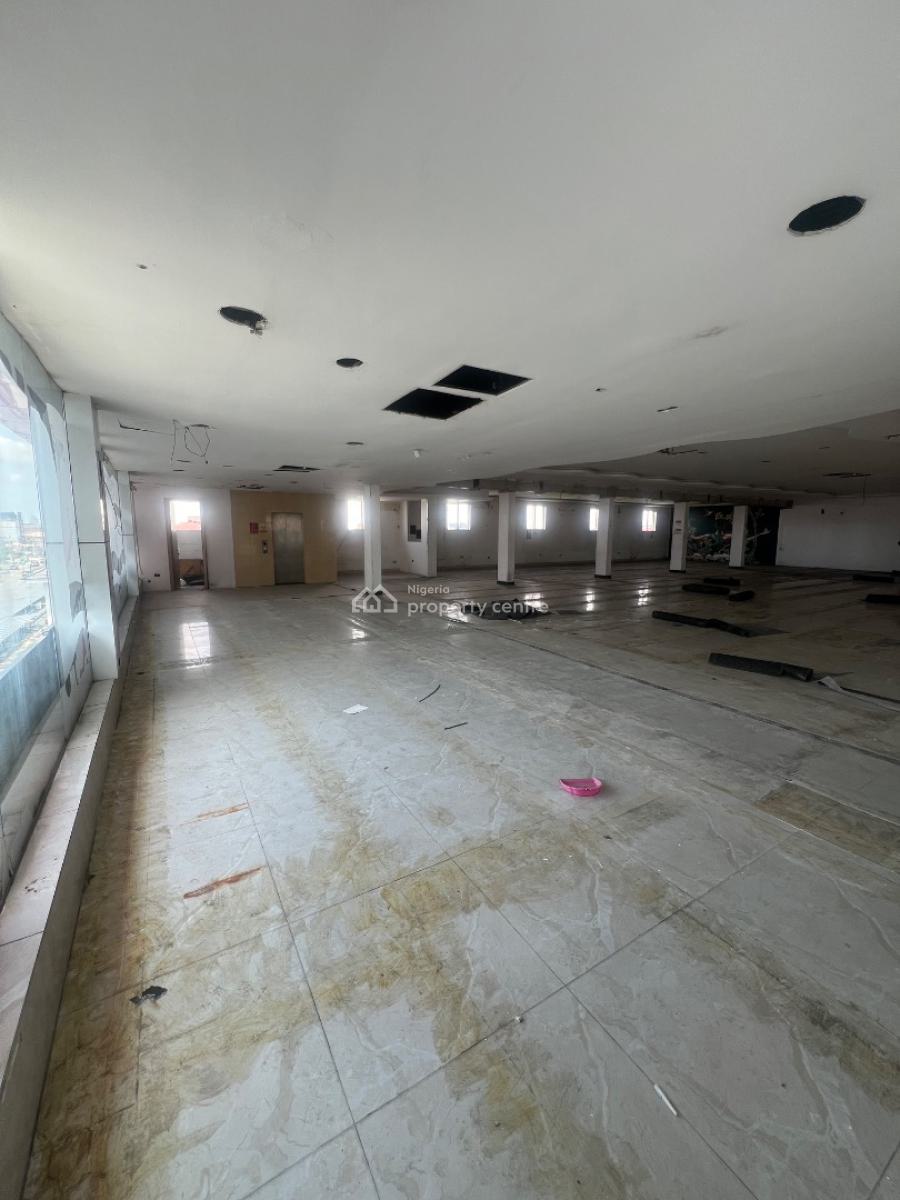 Super-massive 740sqm Commercial Space, Admiralty Way, Lekki Phase 1, Lekki, Lagos, Commercial Property for Rent