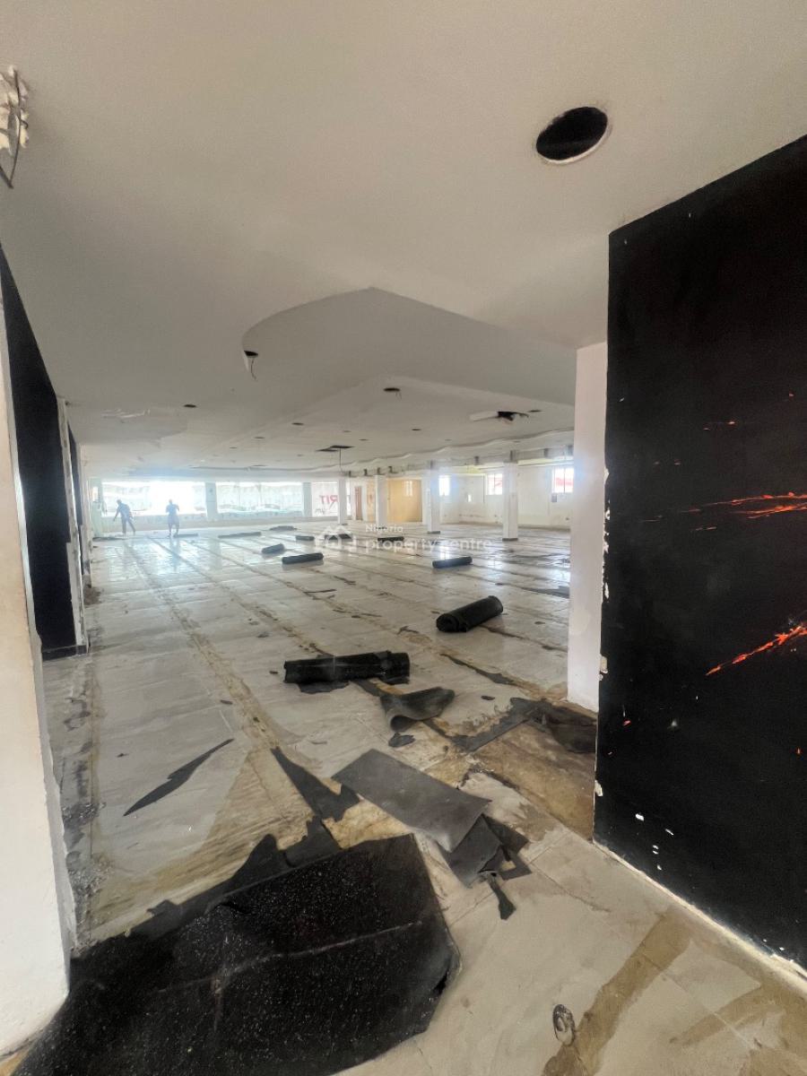Super-massive 740sqm Commercial Space, Admiralty Way, Lekki Phase 1, Lekki, Lagos, Commercial Property for Rent