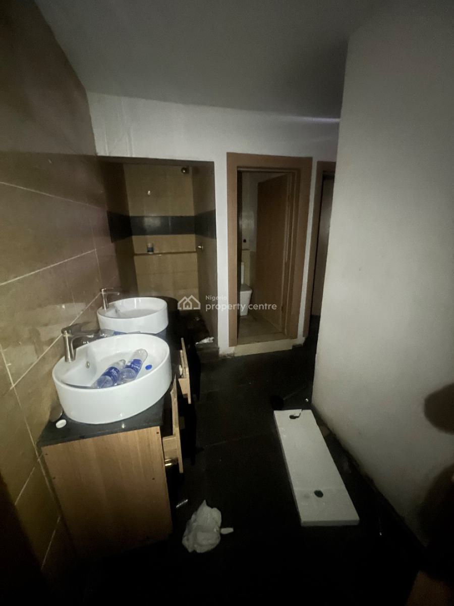 Super-massive 740sqm Commercial Space, Admiralty Way, Lekki Phase 1, Lekki, Lagos, Commercial Property for Rent
