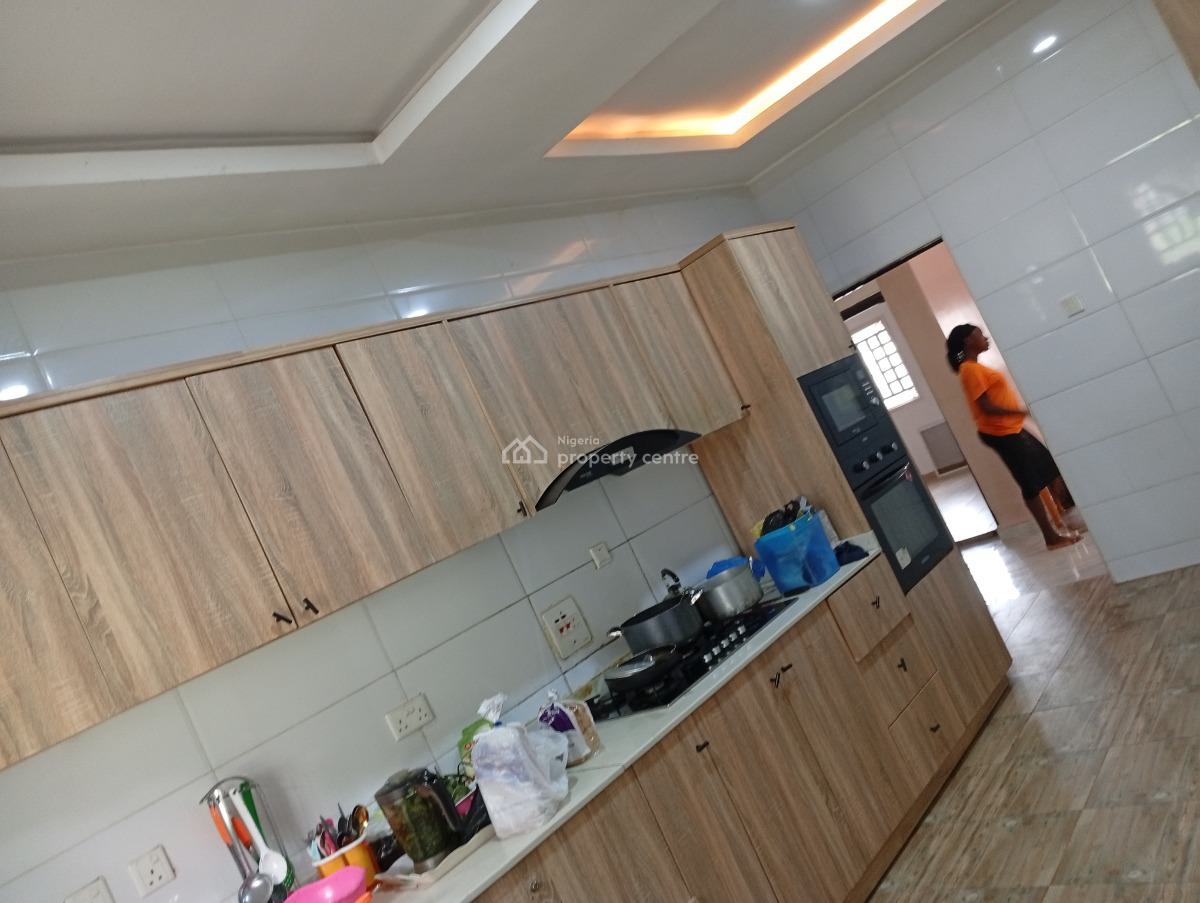 Neat 3 Bedroom Bungalow, Voice of Nigeria Road, Shabra Homes Estate, Lugbe District, Abuja, Detached Bungalow for Rent