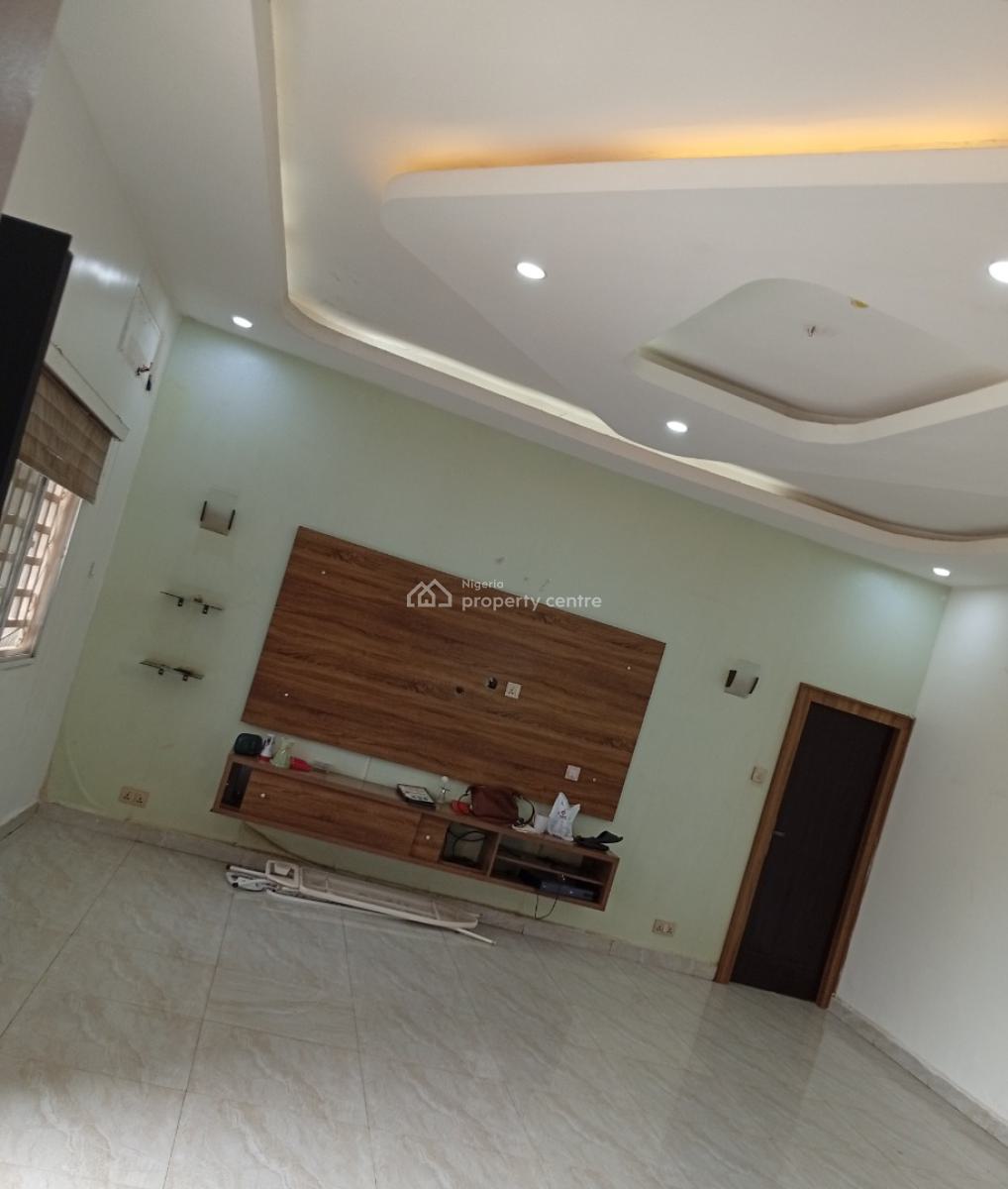 Neat 3 Bedrooms Bungalow, Voice of Nigeria Road, Shabra Homes Estate, Lugbe District, Abuja, Detached Bungalow for Rent