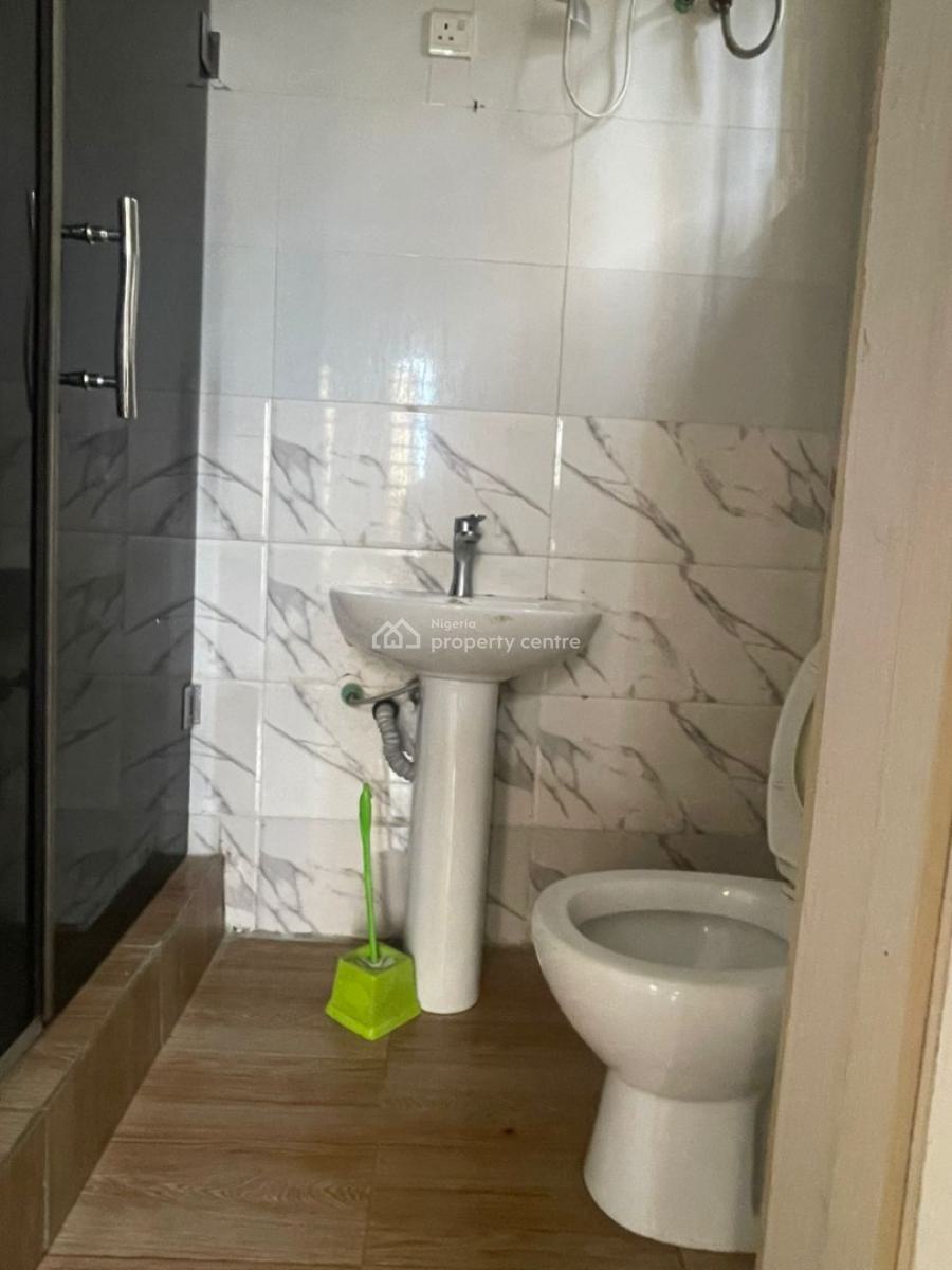 Well Renovated 5 Bedroom  Fully Detached with Bq, Ikota, Lekki, Lagos, Detached Duplex for Rent