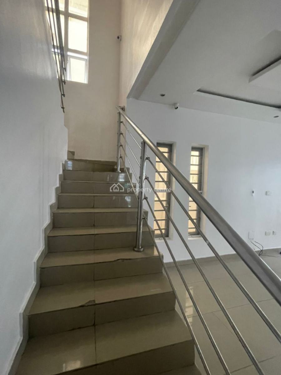 Well Renovated 5 Bedroom  Fully Detached with Bq, Ikota, Lekki, Lagos, Detached Duplex for Rent