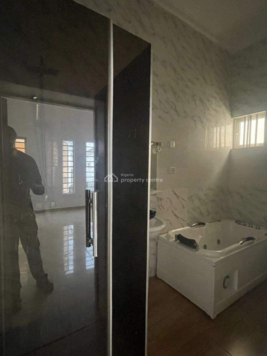 Well Renovated 5 Bedroom  Fully Detached with Bq, Ikota, Lekki, Lagos, Detached Duplex for Rent