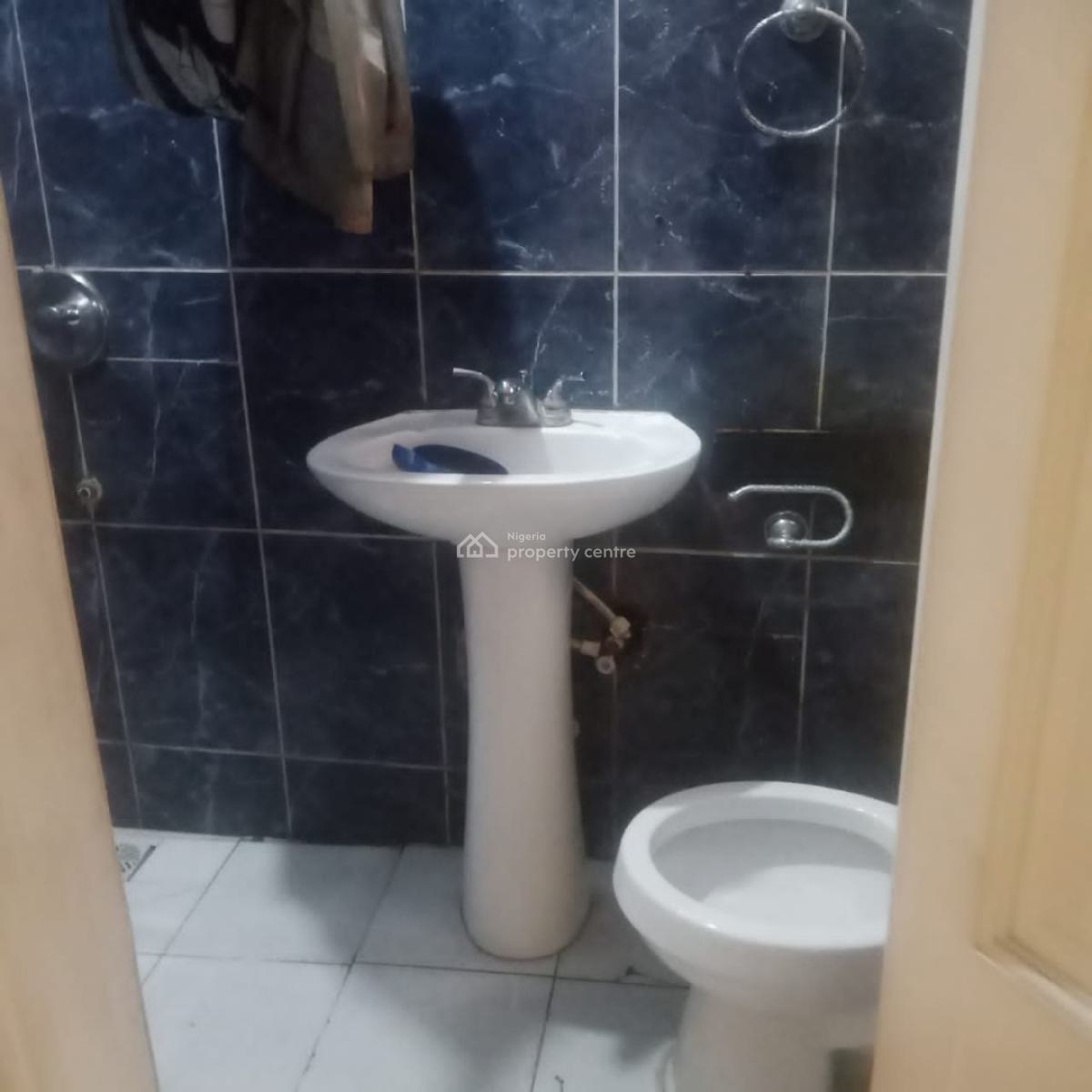 a 3 Bedroom Apartment, Mende, Maryland, Lagos, Flat / Apartment for Rent