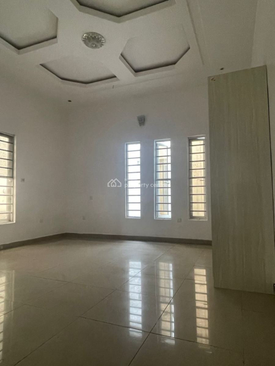 Well Renovated 5bedroom  Fully Detached with Bq, Ikota, Lekki, Lagos, Detached Duplex for Rent