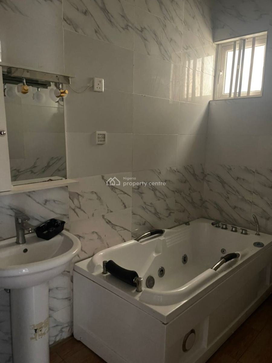 Well Renovated 5bedroom  Fully Detached with Bq, Ikota, Lekki, Lagos, Detached Duplex for Rent