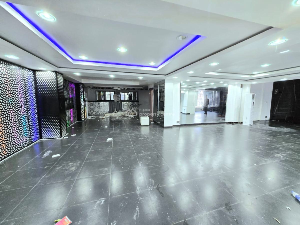 Commercial Building, Victoria Island (vi), Lagos, Restaurant / Bar for Rent