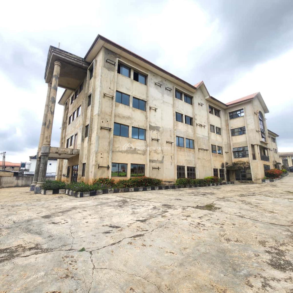 30 Rooms Commercial Building on 2 Acres Land, Samonda, Ibadan, Oyo, Commercial Property for Sale