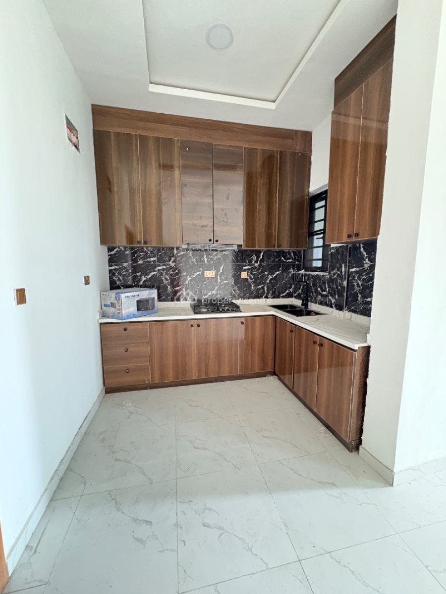 Well Maintained 2-bedroom Apartment (upstairs), Orchid, Lekki, Lagos, Flat / Apartment for Rent