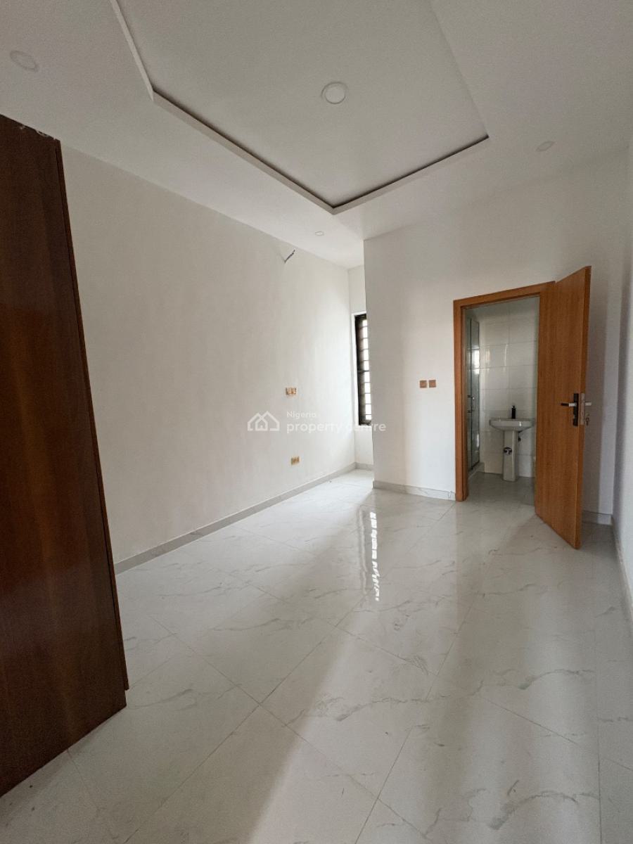 Well Maintained 2-bedroom Apartment (upstairs), Orchid, Lekki, Lagos, Flat / Apartment for Rent