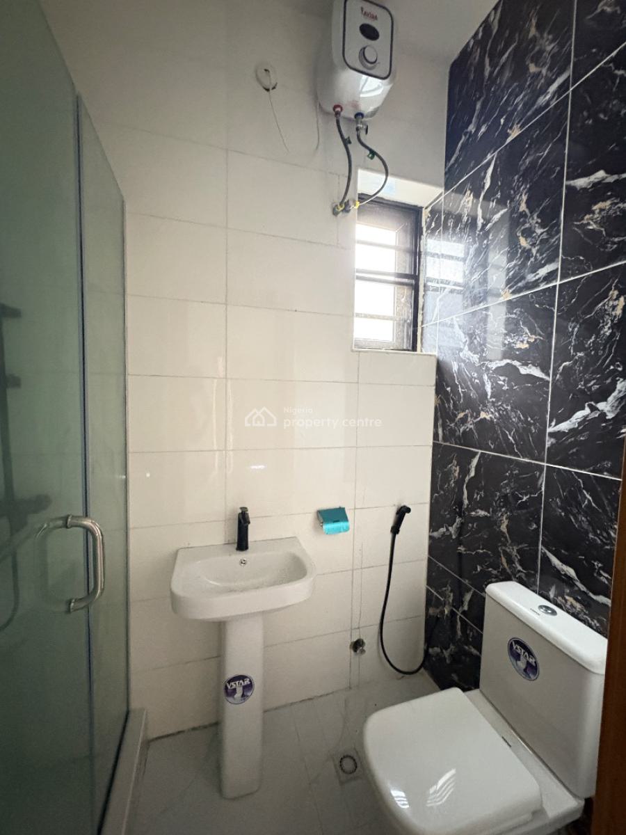 Well Maintained 2-bedroom Apartment (upstairs), Orchid, Lekki, Lagos, Flat / Apartment for Rent