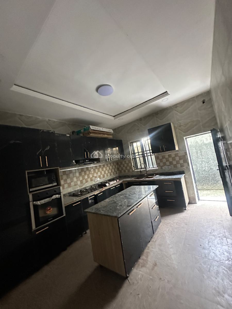 1 Bedroom and Mini Palour Sharing Kitchen, Ologolo, Lekki, Lagos, Mini Flat (room and Parlour) for Rent