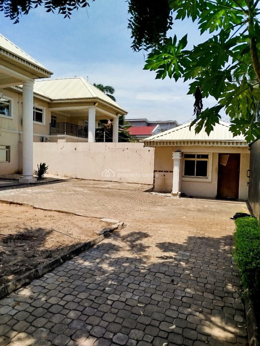 Spacious 6-bedroom Semi Detached House with 2 Bqs, Gate House, Lekki Phase 1, Lekki, Lagos, Semi-detached Duplex for Rent