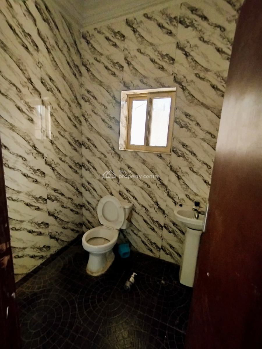 Spacious 6-bedroom Semi Detached House with 2 Bqs, Gate House, Lekki Phase 1, Lekki, Lagos, Semi-detached Duplex for Rent