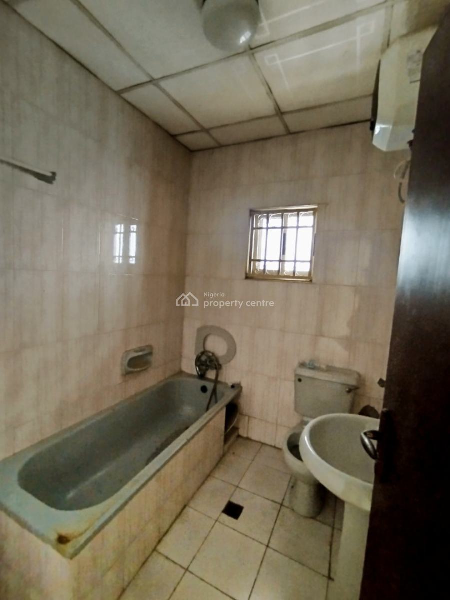 Spacious 6-bedroom Semi Detached House with 2 Bqs, Gate House, Lekki Phase 1, Lekki, Lagos, Semi-detached Duplex for Rent
