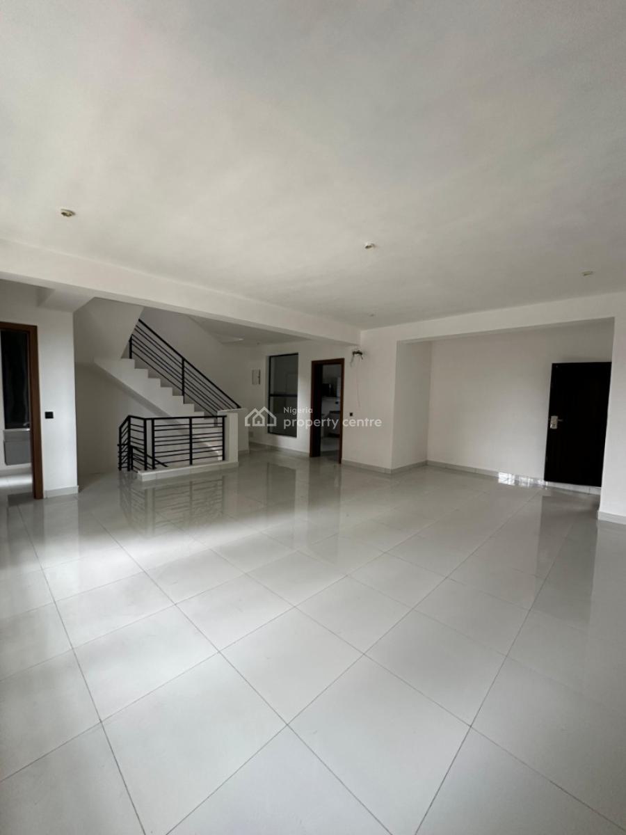 Well Finished Fully Serviced 4 Bedroom Townhouse with a Room Bq, Lekki Phase 1, Lekki, Lagos, Terraced Duplex for Rent