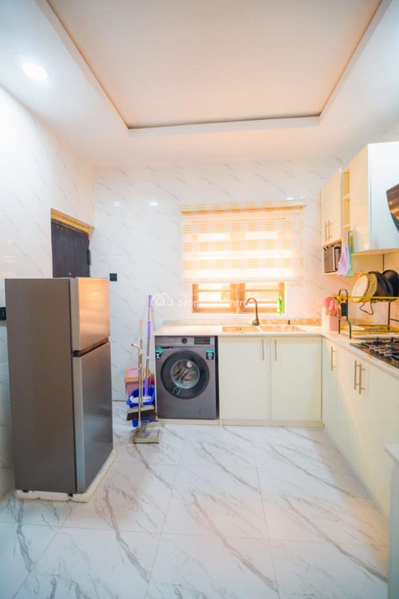 Tastefully Furnished 2 Bedroom Apartment, Badore, Ajah, Lagos, Flat / Apartment Short Let