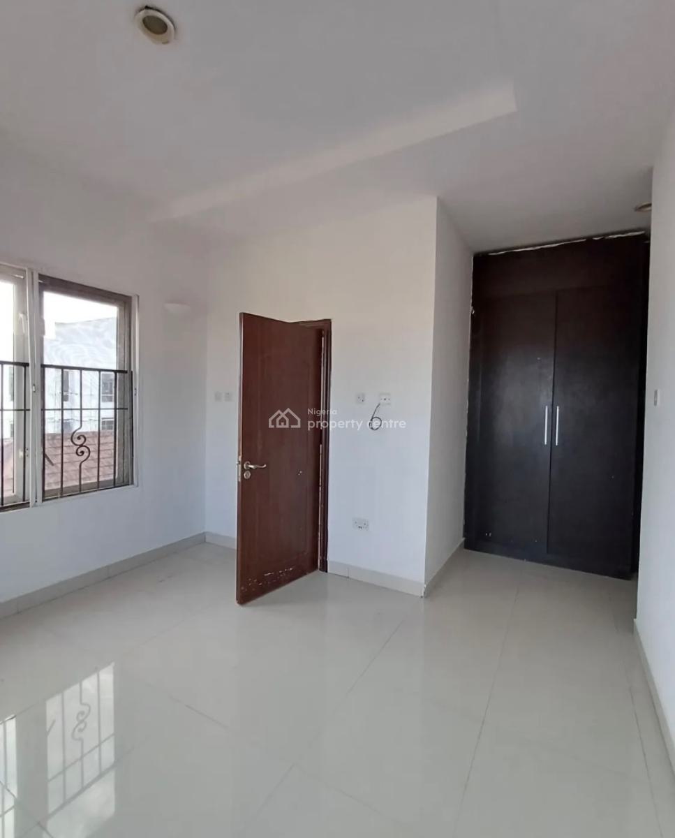 Well Built Fully Serviced 3 Bedroom Apartment, Lekki Phase 1, Lekki, Lagos, Flat / Apartment for Rent