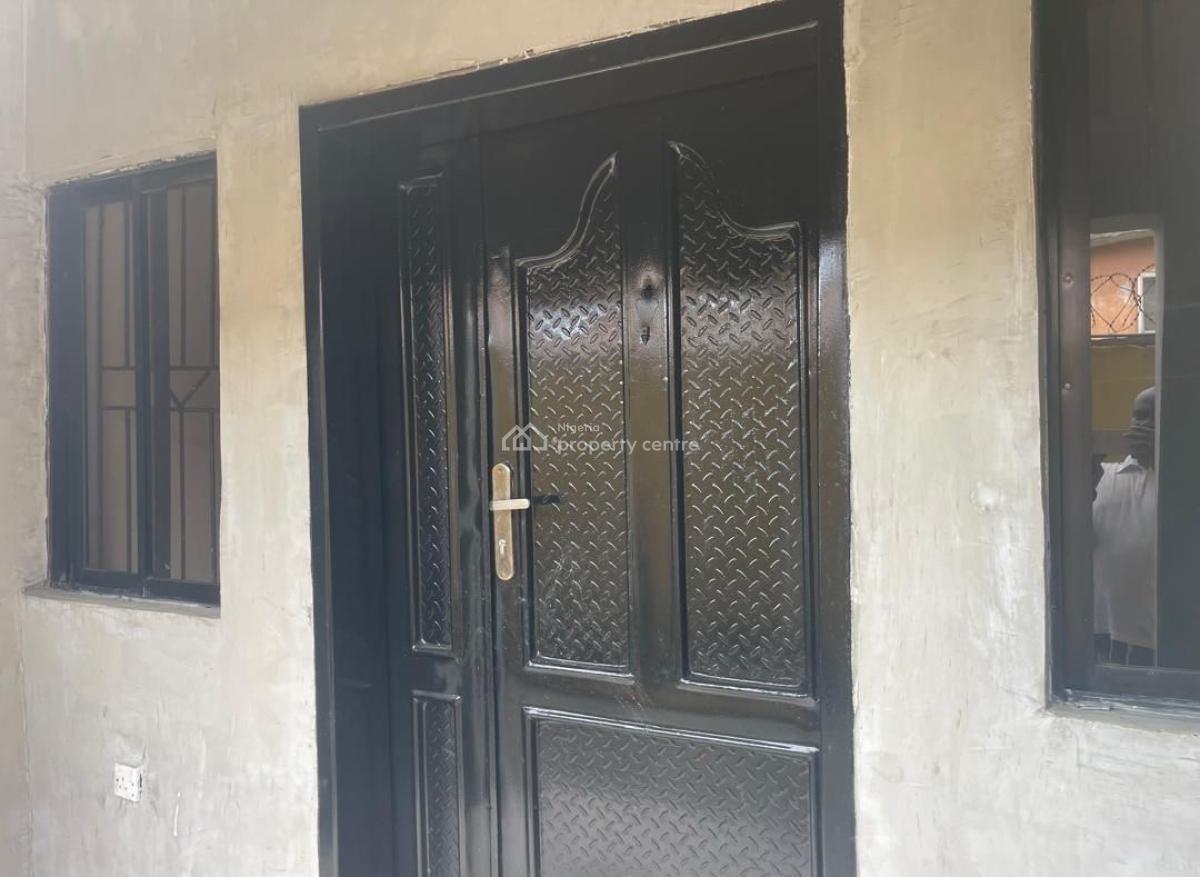 3 Bedroom Apartment in a Prime Location, Akoka, Yaba, Lagos, Flat / Apartment for Rent