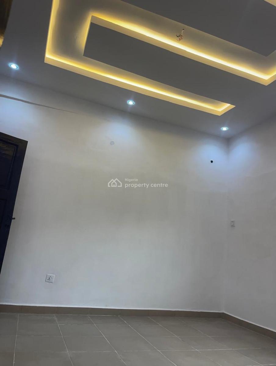 3 Bedroom Apartment in a Prime Location, Akoka, Yaba, Lagos, Flat / Apartment for Rent