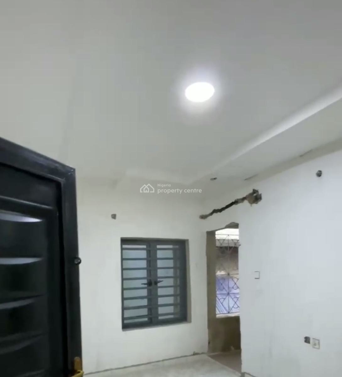 Lucrative Lease Investment 2 Bedroom., Ogunlana, Surulere, Lagos, Flat / Apartment for Rent