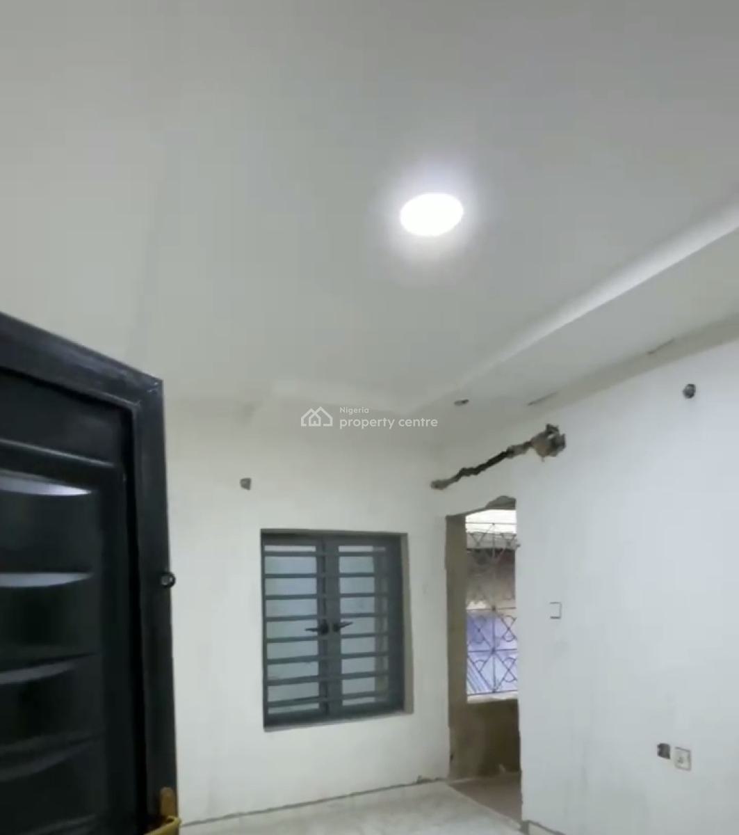 Lucrative Lease Investment 2 Bedroom., Ogunlana, Surulere, Lagos, Flat / Apartment for Rent