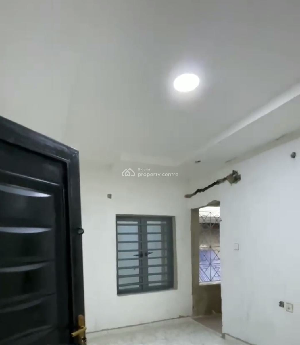 Lucrative Lease Investment 2 Bedroom., Ogunlana, Surulere, Lagos, Flat / Apartment for Rent