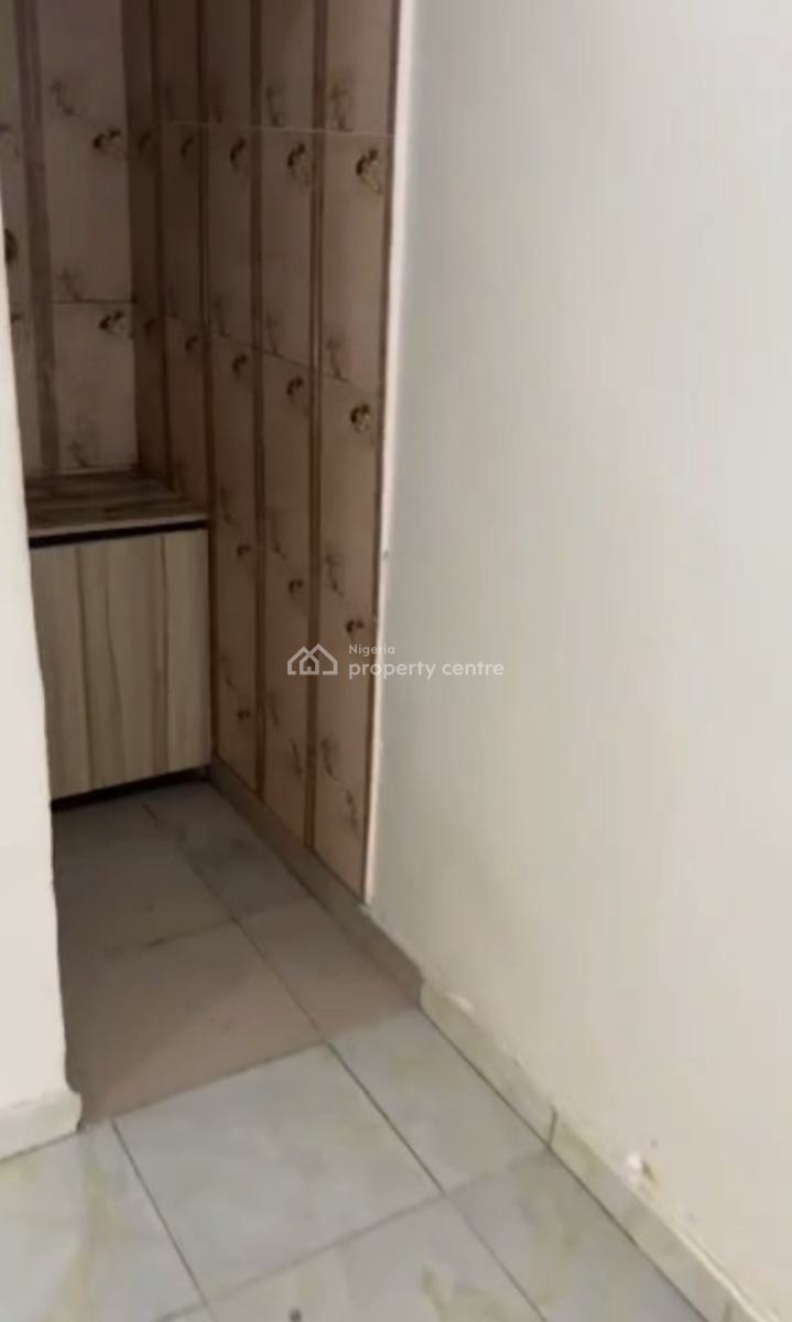 Decent, Standard and Nice Roomself Con., Alagomeji, Yaba, Lagos, Self Contain (single Rooms) for Rent