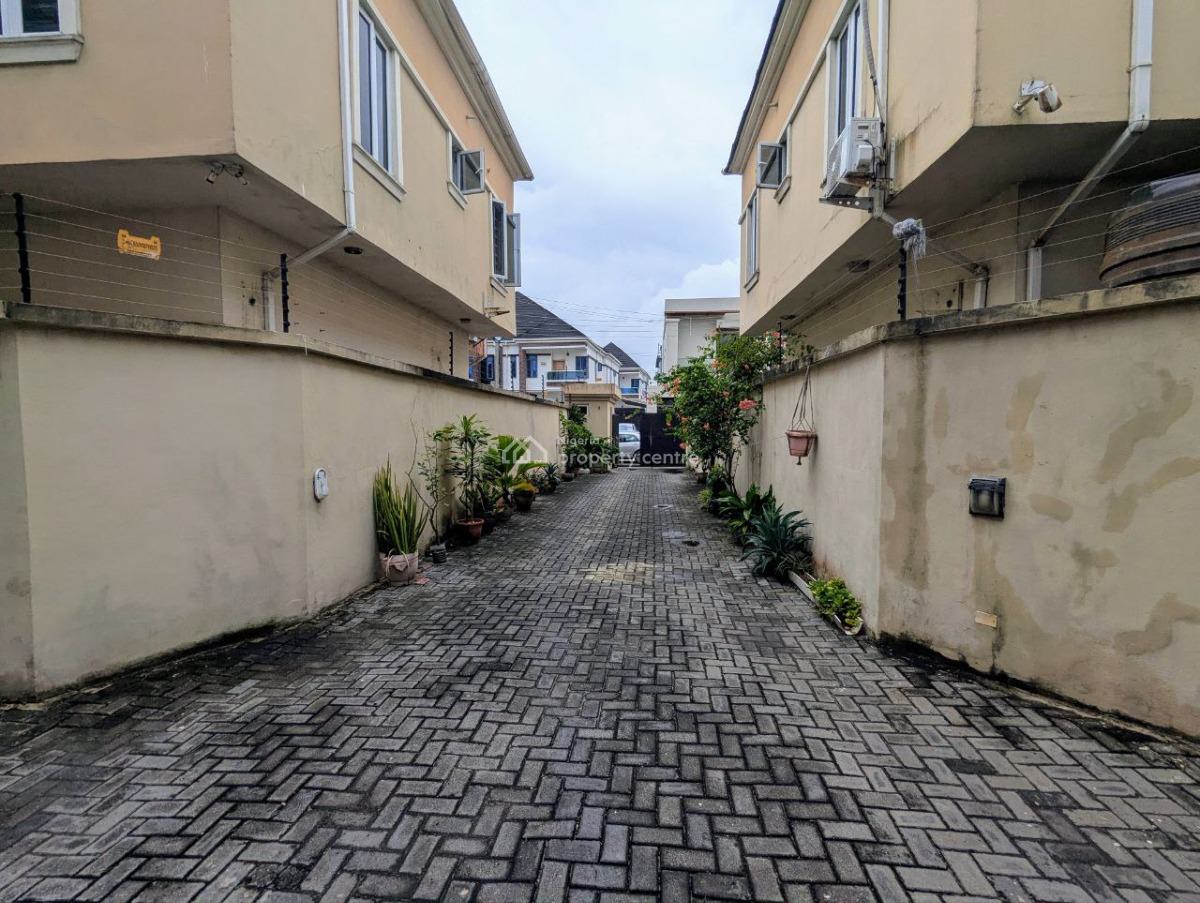 Good Deal: 3 Bedrooms Semi-detached with Bq in a Gated Estate, Ocean Breeze Estate, Ologolo, Lekki, Lagos, Semi-detached Duplex for Sale