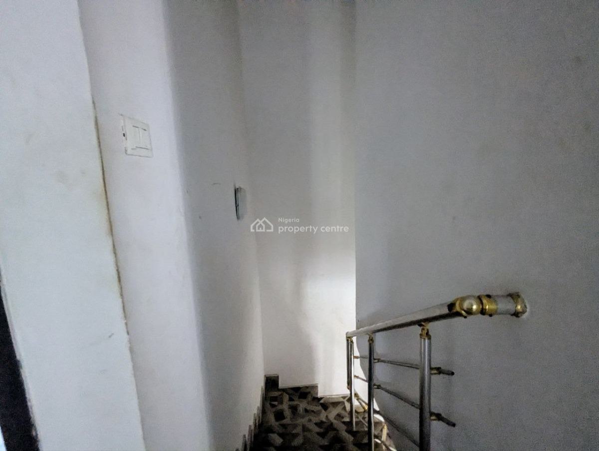 Good Deal: 3 Bedrooms Semi-detached with Bq in a Gated Estate, Ocean Breeze Estate, Ologolo, Lekki, Lagos, Semi-detached Duplex for Sale