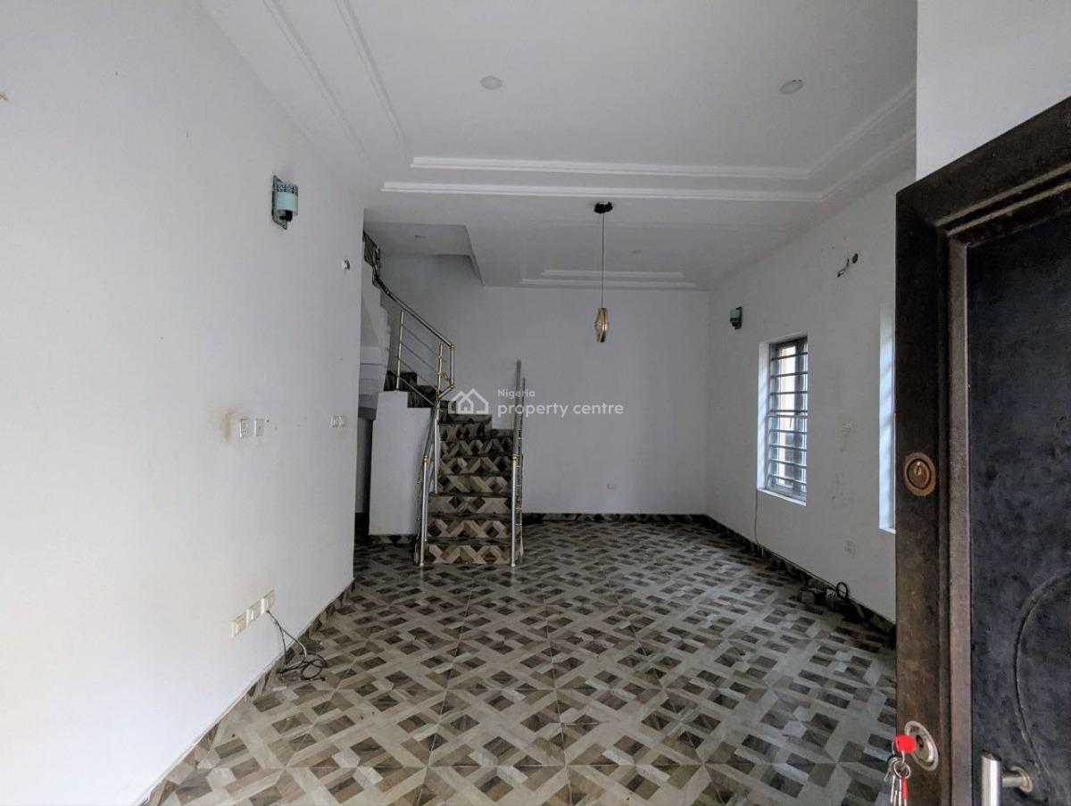 Good Deal: 3 Bedrooms Semi-detached with Bq in a Gated Estate, Ocean Breeze Estate, Ologolo, Lekki, Lagos, Semi-detached Duplex for Sale