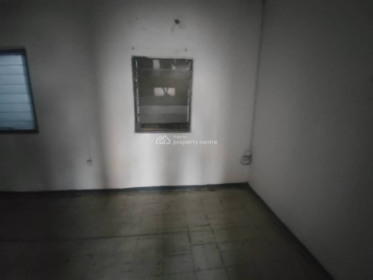 Self Compound Office Space, Alagomeji, Yaba, Lagos, Flat / Apartment for Rent