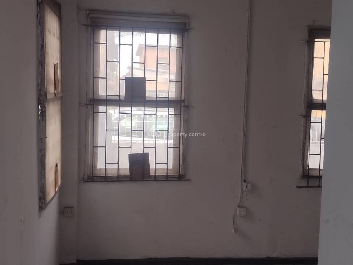 Self Compound Office Space, Alagomeji, Yaba, Lagos, Flat / Apartment for Rent