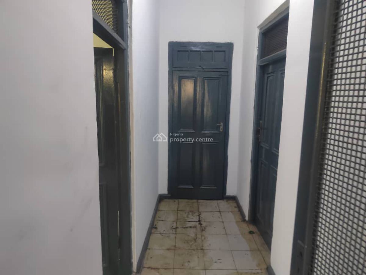Self Compound Office Space, Alagomeji, Yaba, Lagos, Flat / Apartment for Rent