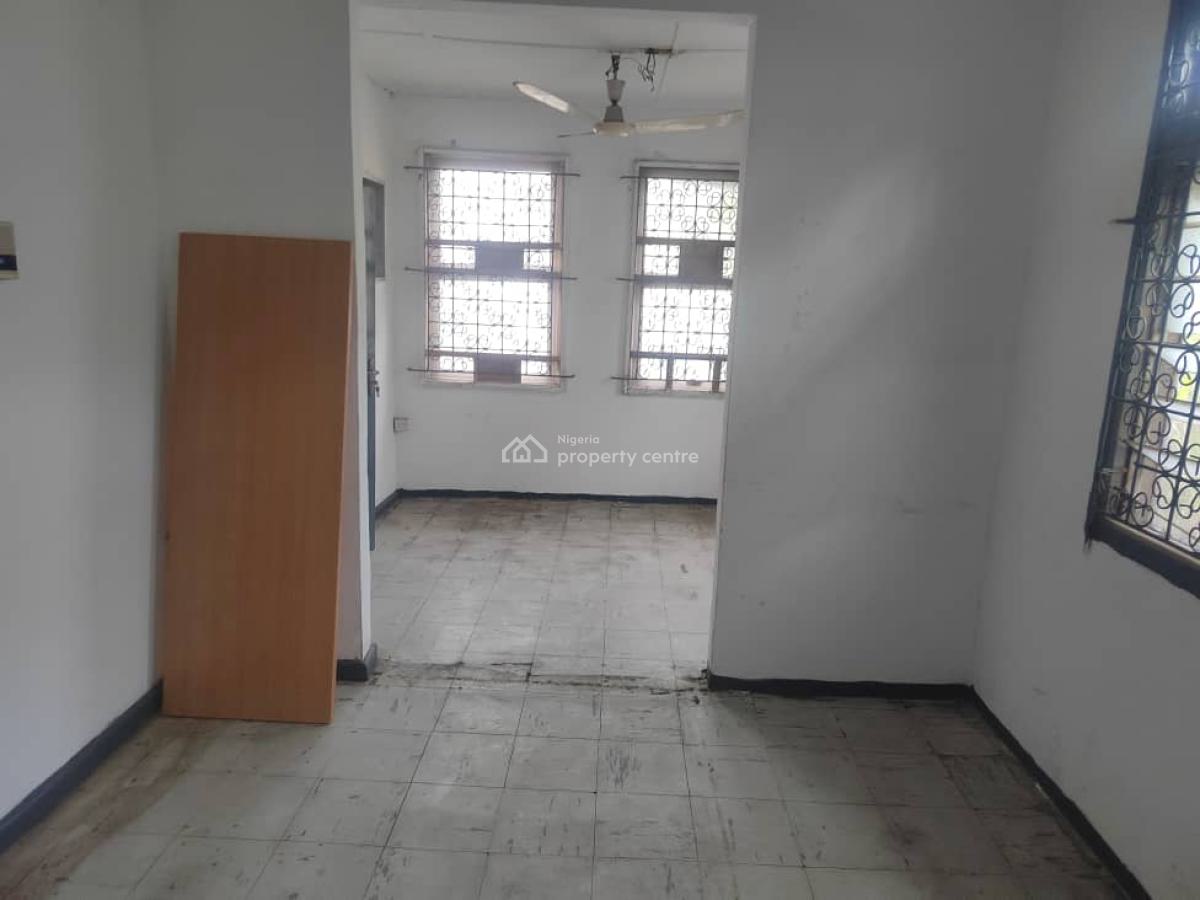 Self Compound Office Space, Alagomeji, Yaba, Lagos, Flat / Apartment for Rent