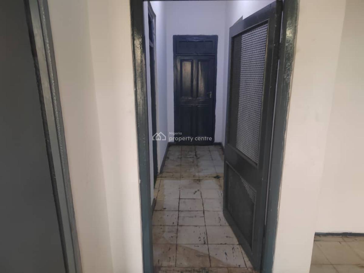 Self Compound Office Space, Alagomeji, Yaba, Lagos, Flat / Apartment for Rent