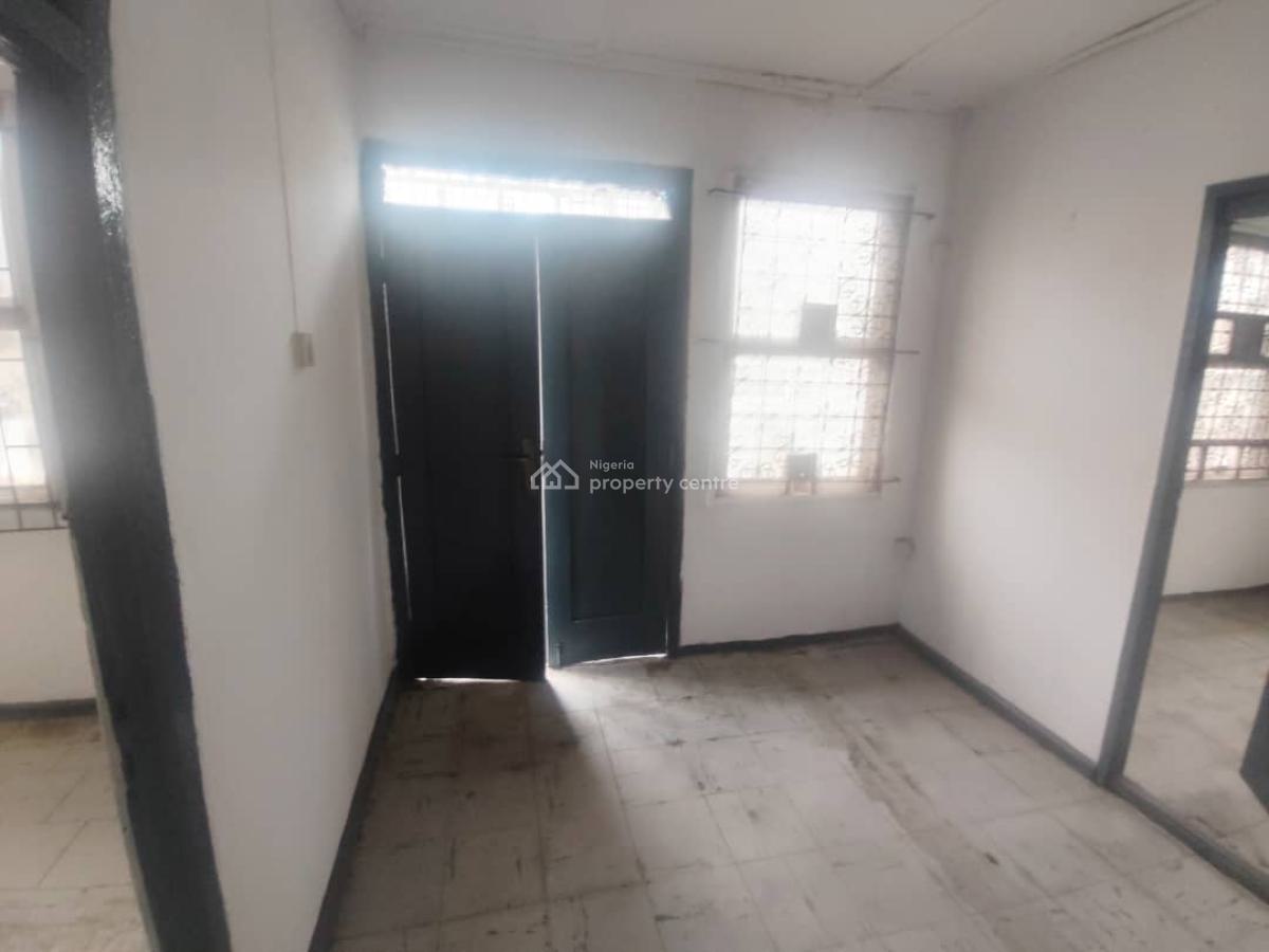 Self Compound Office Space, Alagomeji, Yaba, Lagos, Flat / Apartment for Rent