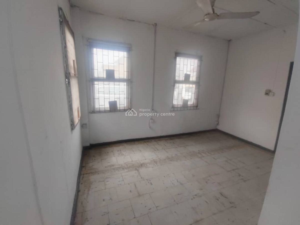 Self Compound Office Space, Alagomeji, Yaba, Lagos, Flat / Apartment for Rent