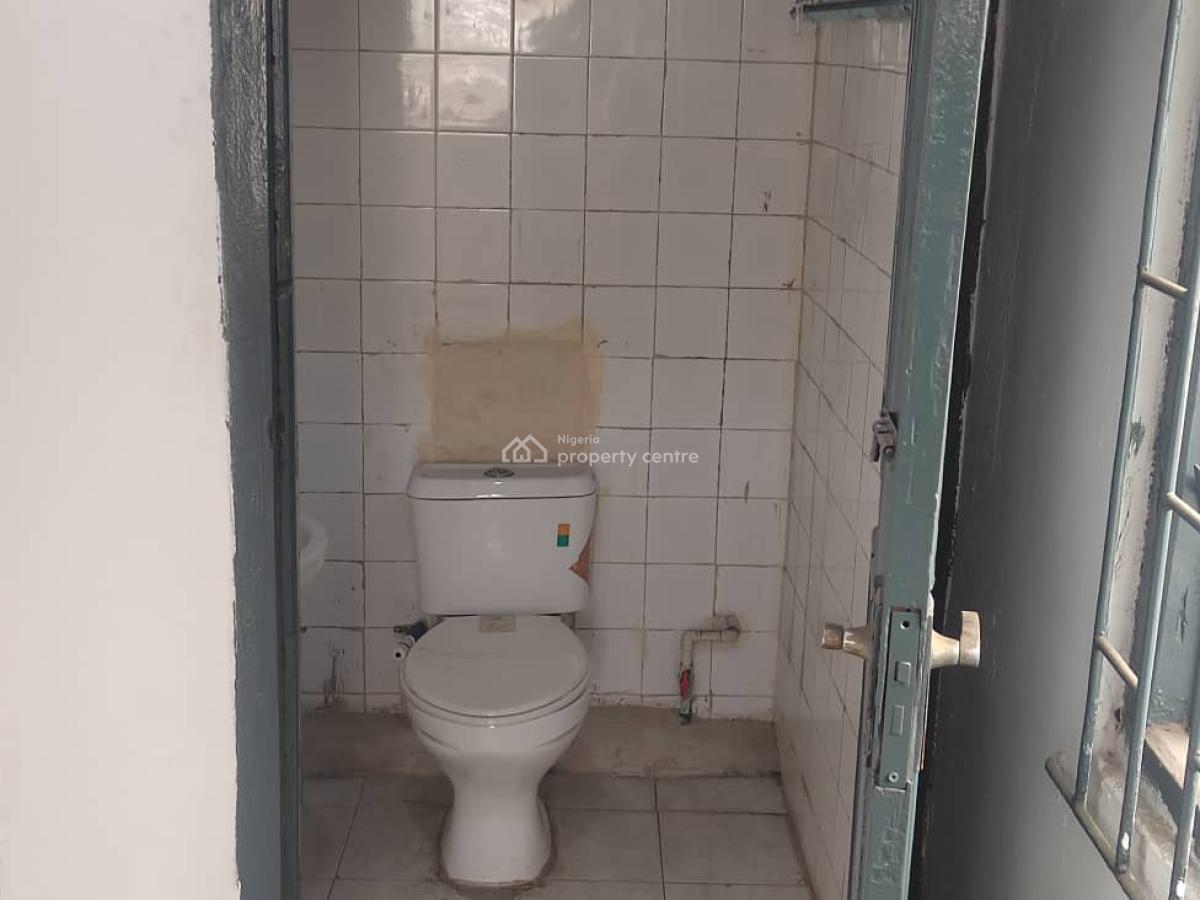 Self Compound Office Space, Alagomeji, Yaba, Lagos, Flat / Apartment for Rent