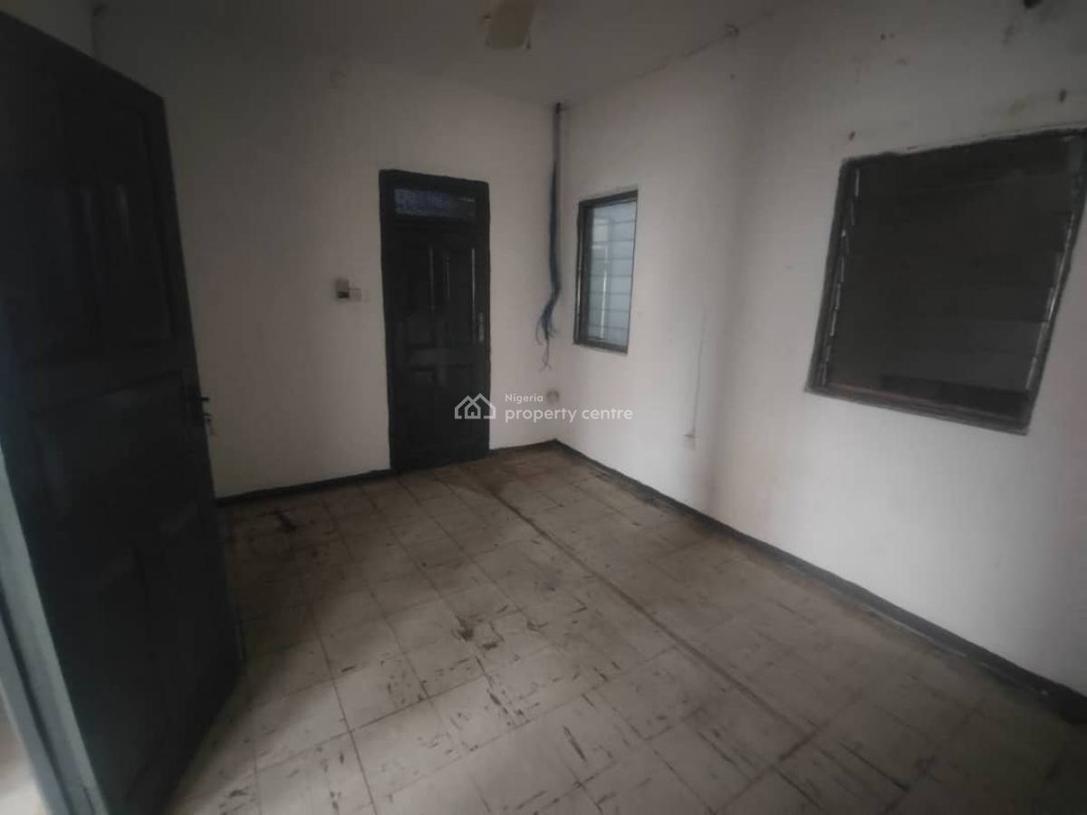 Self Compound Office Space, Alagomeji, Yaba, Lagos, Flat / Apartment for Rent