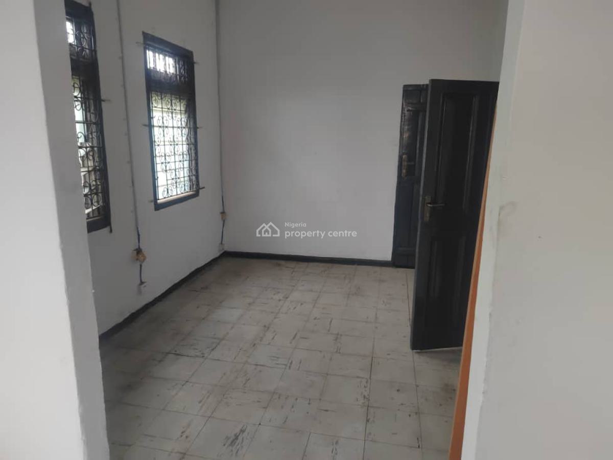 Self Compound Office Space, Alagomeji, Yaba, Lagos, Flat / Apartment for Rent